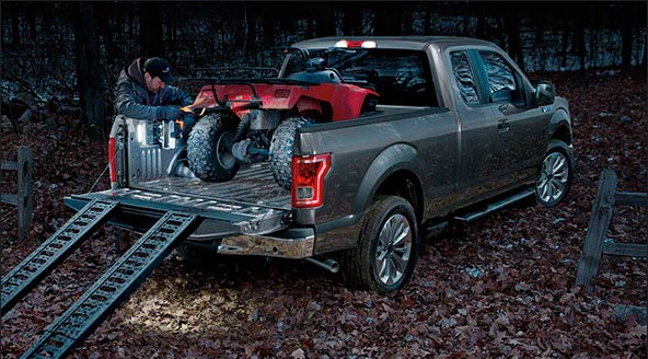 2016-ford-f-150-xlt-exterior-rear-end